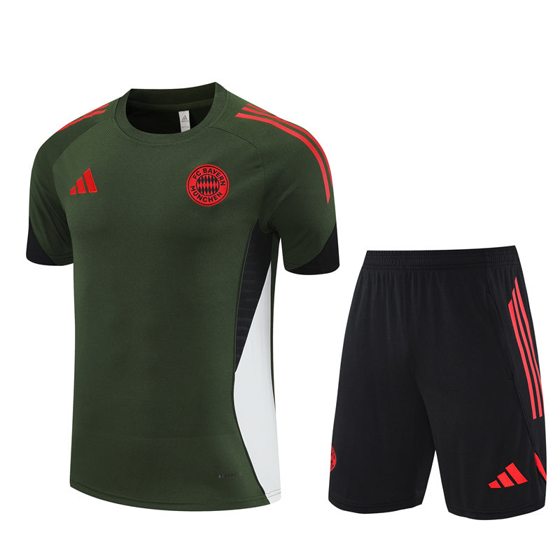 Maglia da allenamento e pantaloncini del Bayern Bambino 25/26