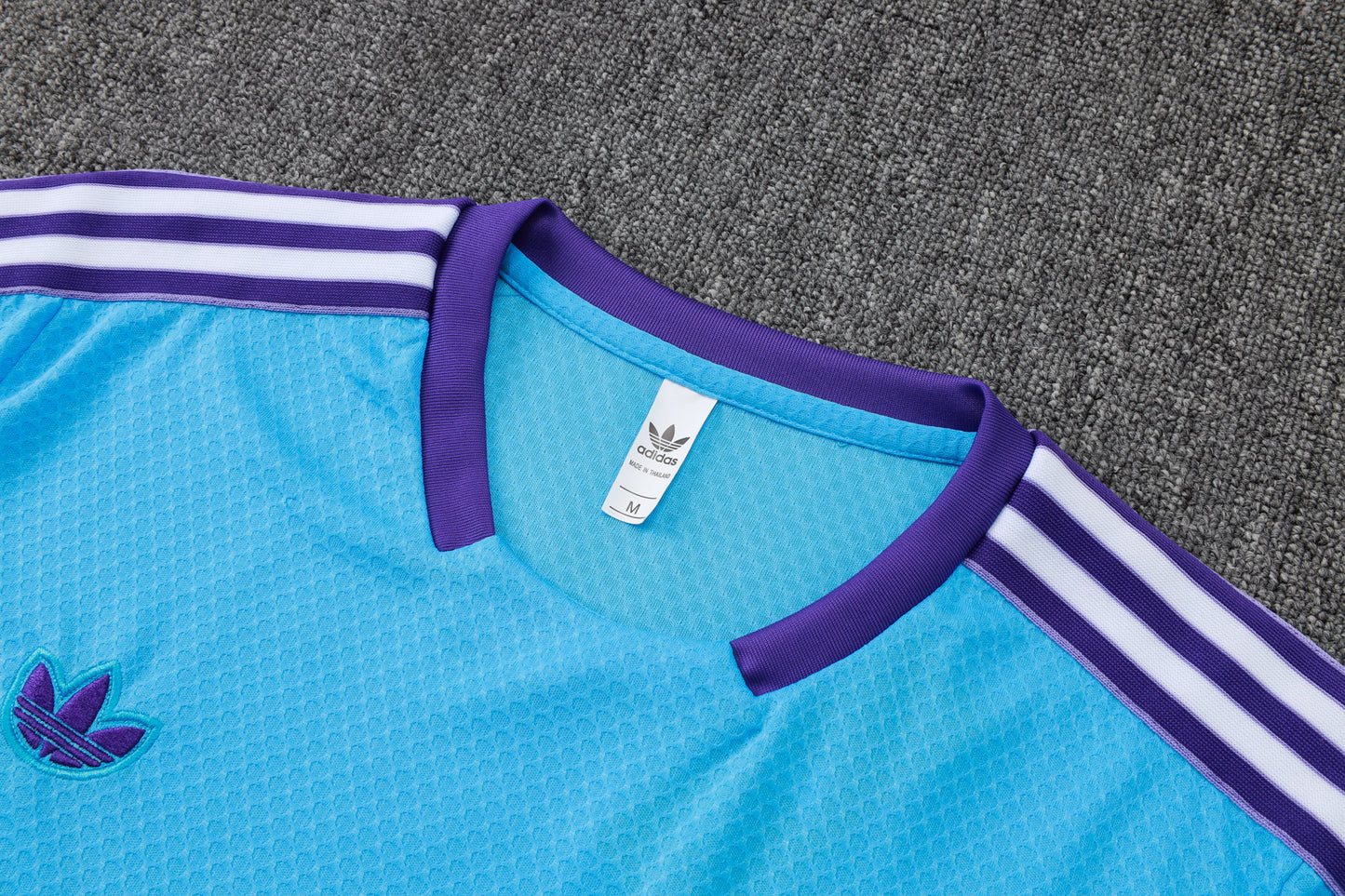 Maglia da allenamento e pantaloncini del Real Madrid 25/26