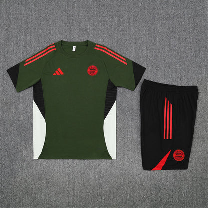 Maglia da allenamento e pantaloncini del Bayern Bambino 25/26