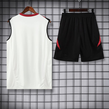 Maglia da allenamento e pantaloncini del Manchester United 25/26