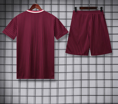 Maglia da allenamento e pantaloncini del Bayern 25/26