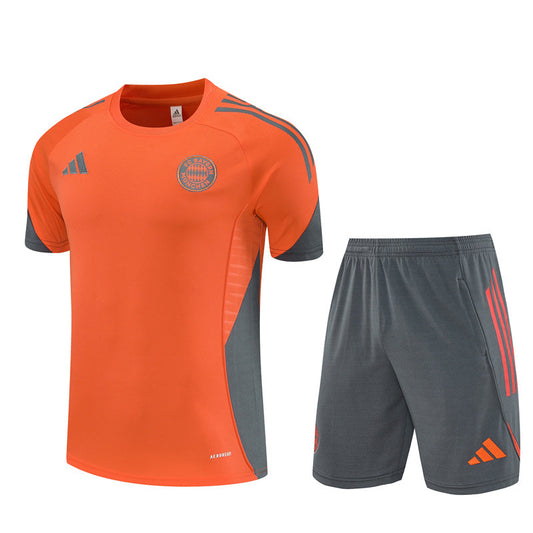 Maglia da allenamento e pantaloncini del Bayern Bambino 25/26