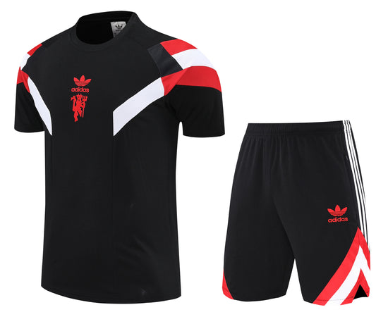 Maglia da allenamento e pantaloncini del Manchester United 25/26