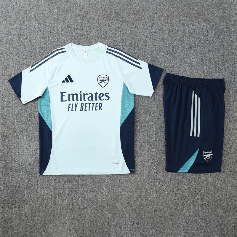 Maglia da allenamento e pantaloncini del Arsenal 25/26