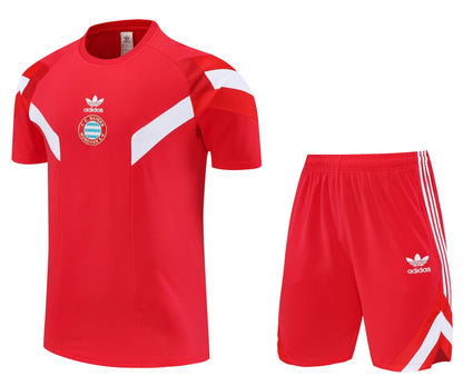 Maglia da allenamento e pantaloncini del Bayern 25/26
