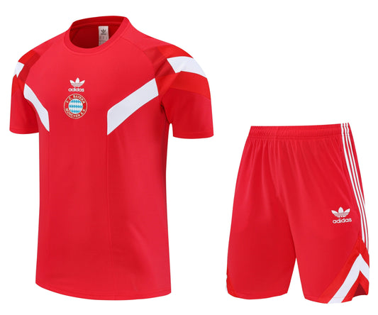 Maglia da allenamento e pantaloncini del Bayern 25/26