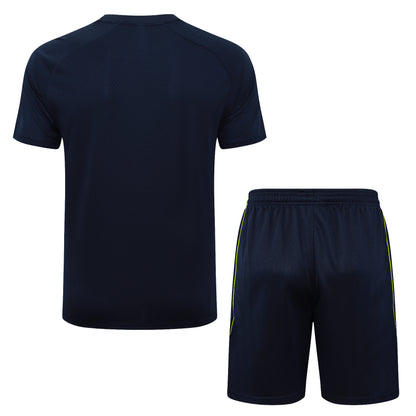 Maglia da allenamento e pantaloncini del Real Madrid 25/26