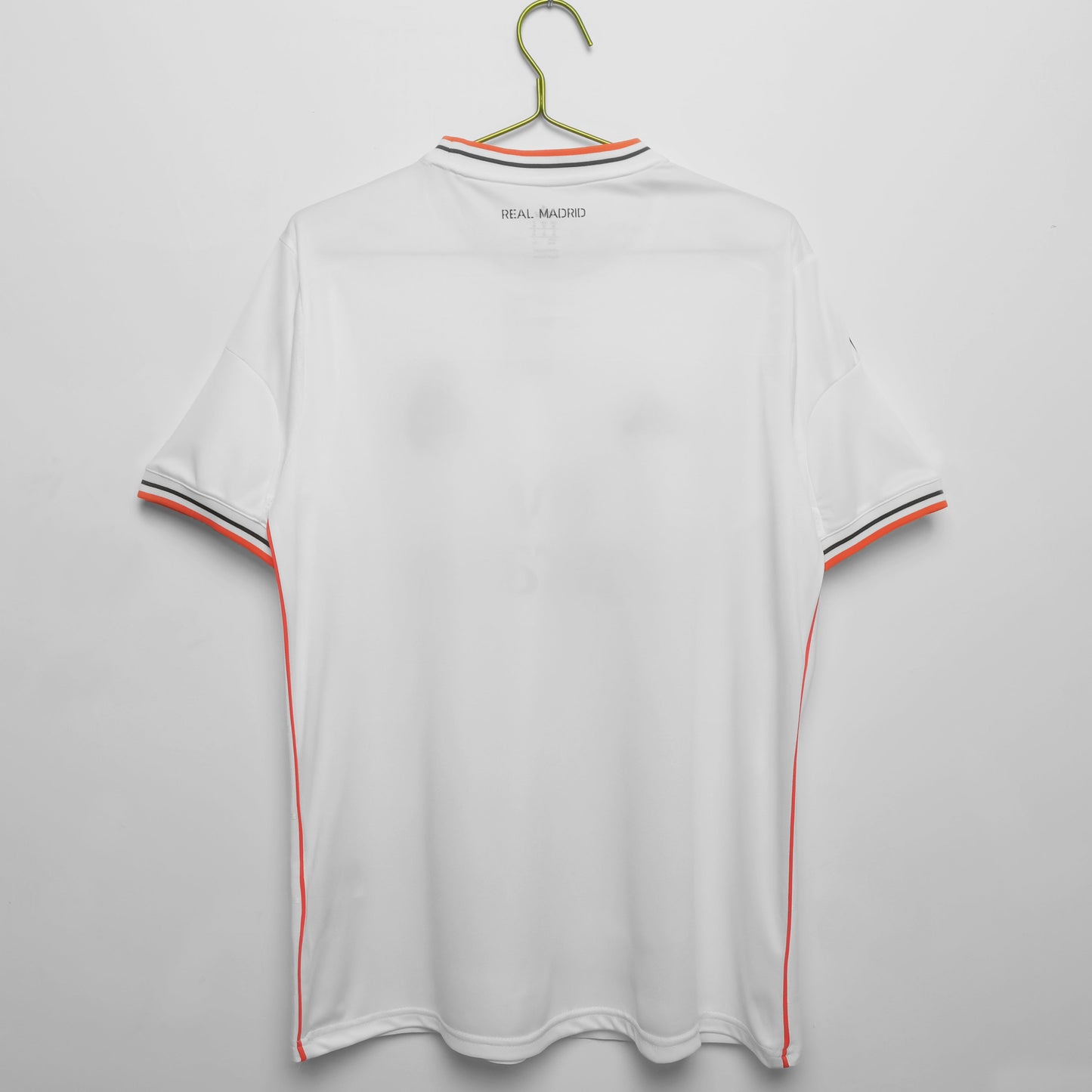 Maglia del Real Madrid Retro 13/14 - Con Patch