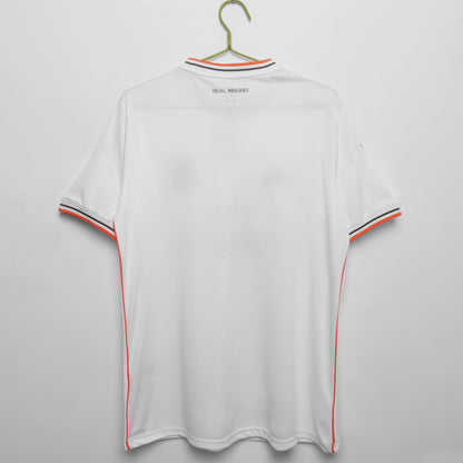 Maglia del Real Madrid Retro 13/14 - Con Patch