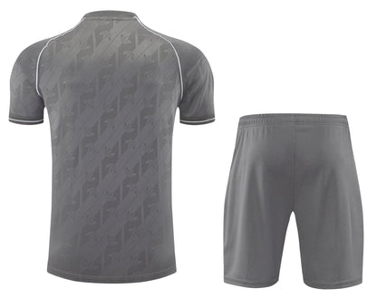 Maglia da allenamento e pantaloncini del Real Madrid 25/26